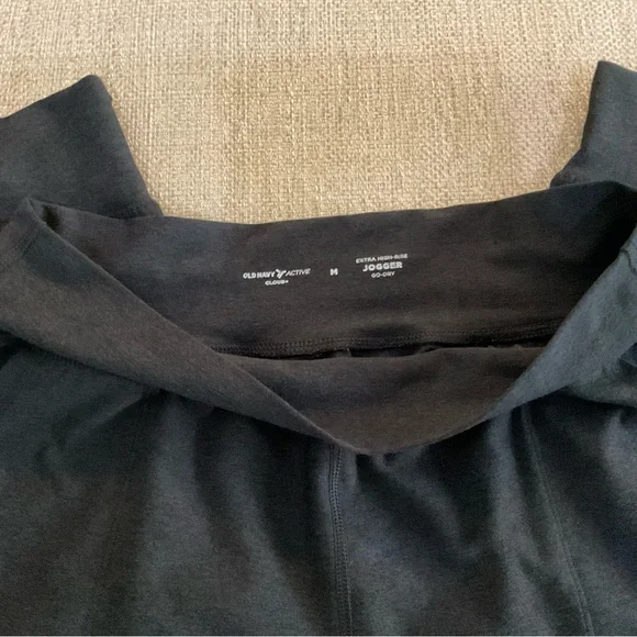 Old Navy Black Women's Joggers size M. - Picture 5 of 9